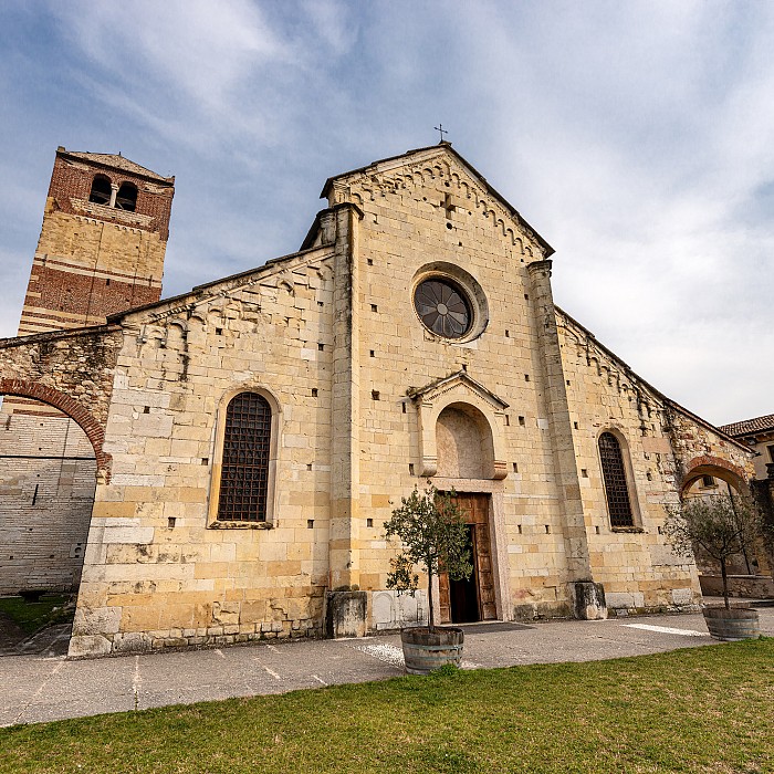 kirchen-valpolicella-romanische-pfarrkirchen-heiligtuemer